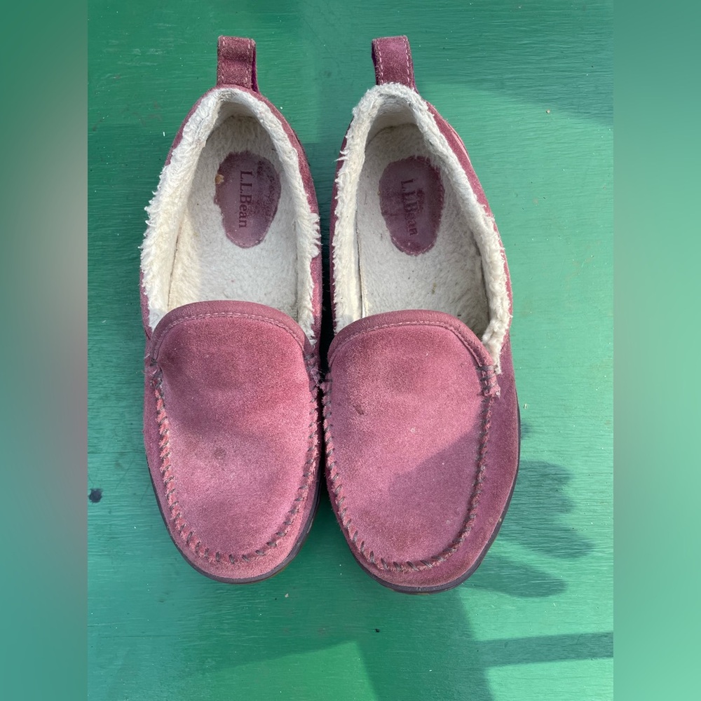 L.L. Bean Women’s Size 8 Suede fleece lined slippers with rubber bottoms